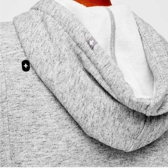 FIGS Women's Essential Hoodie size M comfort and warmth on shift New 👩🏻‍⚕️ - Picture 3 of 5